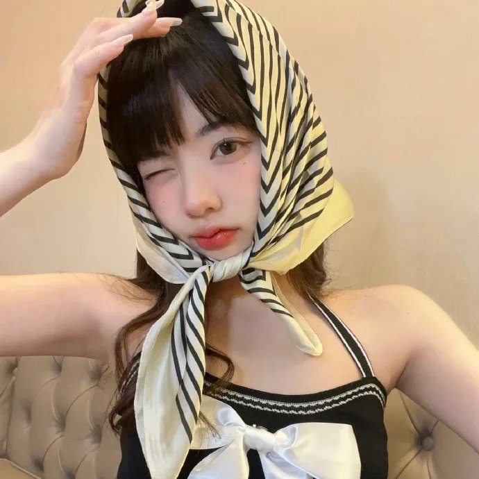 与凤飞